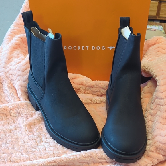 Rocket Dog Women 💝⚫NIB Rocket Dog Iggie Santee Black Ankle Boots for Women Size 11💝⚫